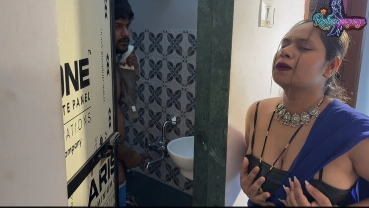 Stepmom Catches Son Jerking Off in Bathroom - Indian Desi Mom Aksha Rolexpapaliya Saree Sex HD