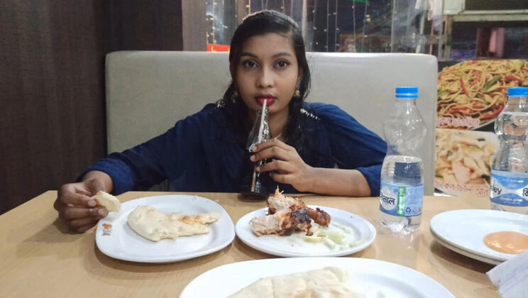 Bangladeshi Bhabhi Restaurant Sex - Outdoor Public Blowjob & Desi Girl Fucking in HD